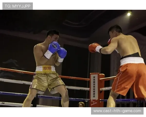 拳击对峙现场起冲突！团队成员全体上前劝架