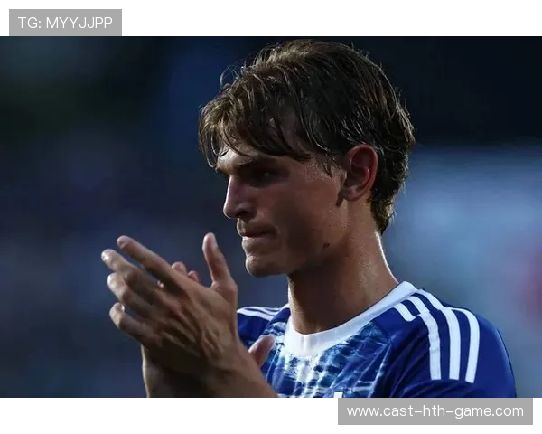 法布雷加斯赛后紧紧拥抱痛哭的尼科·帕斯,科莫错失跻身欧冠区良机 法布雷加斯赛后紧紧拥抱痛哭的尼科·帕斯,科莫错失跻身欧冠区良机